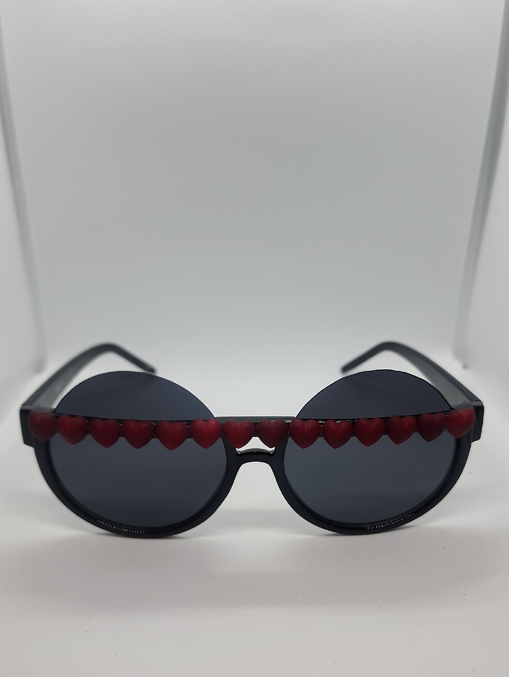 GASOLINE GLAMOUR REDD HEART OF GLASS PEEKABOO ROUND SUNGLASSES